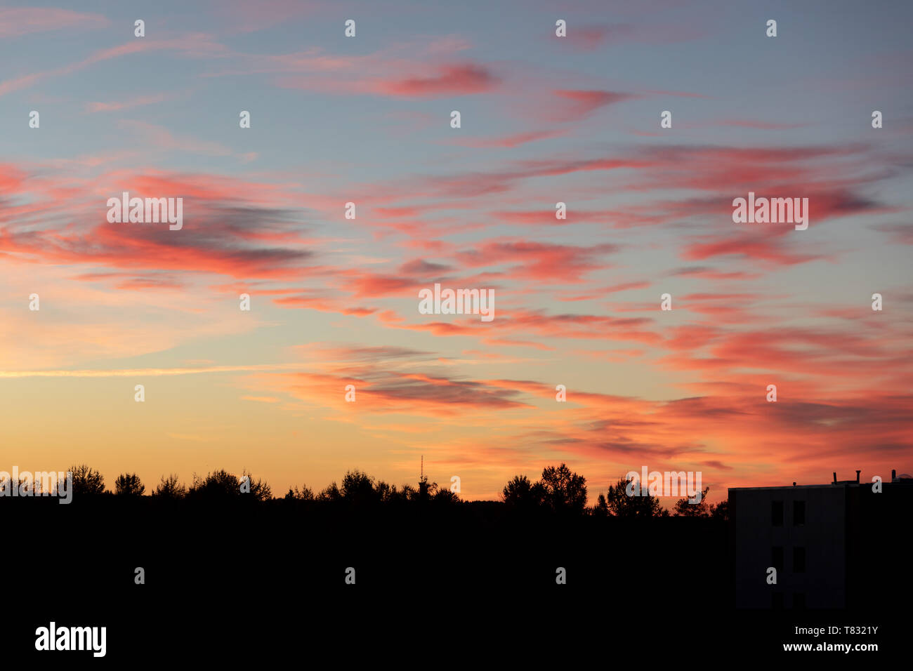Bellissimi colori vivaci nuvole al tramonto dopo il tramonto Foto Stock