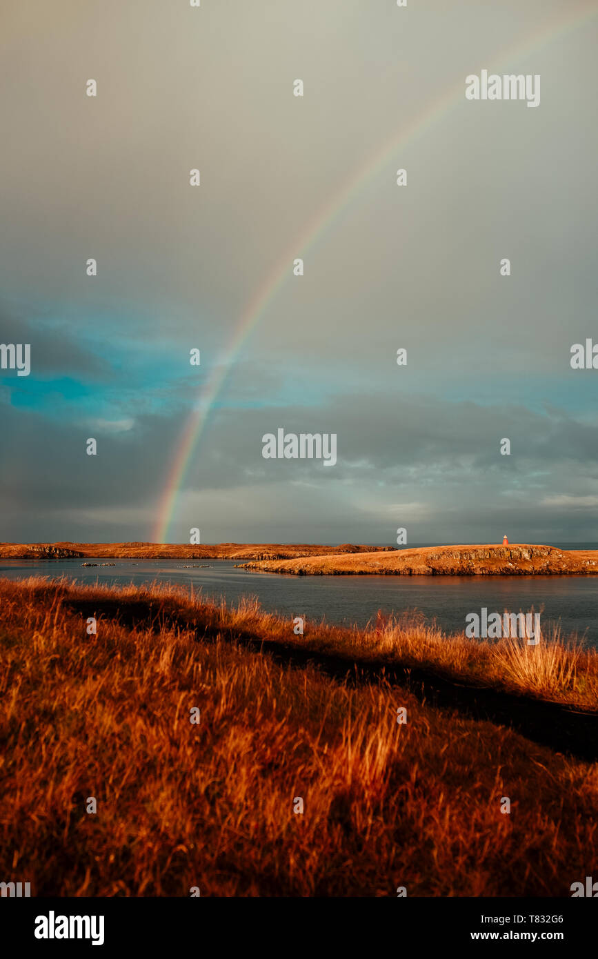 Rainbow oltre oceano, Stykkishólmur, Snafellsnes- og Hnappadalssysla, Islanda Foto Stock