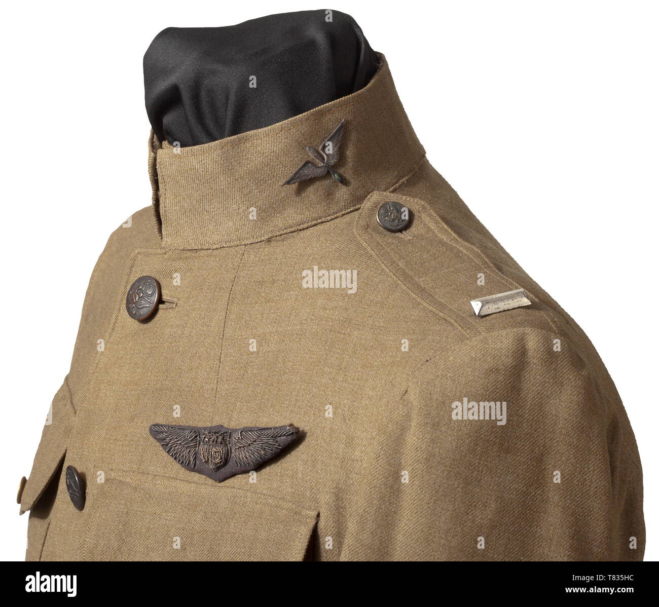 Un uniforme, documenti e fotografie di Lieut 1a. Joseph G. Halsey del palloncino 69Co, per il suo servizio in Francia/sul fronte occidentale nel 1917. Tunica per ufficiali della American Expeditionary forze in Europa. Grigio-verde giacca di cotone per il rango di un "Primo Tenente'. Colletto a listino con metallo applicato eliche, quattro tasche con alette. Una fila di pulsanti e pulsanti in metallo con noi lo stemma, blu-verde con fodera sarto etichetta 'MMarshall Field & Co, Lt. Halsey, nov. 1917'. Cucire la spalla per le schede con rango denominazione di '1Lieut.", una mano, Additional-Rights-Clearance-Info-Not-Available Foto Stock