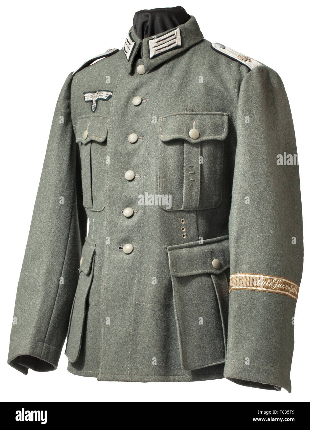 Una tunica di campo M 43 per un tenente dei pionieri del reggimento Feldherrnhalle campo-grigio pezzo in magazzino M 43, modificati per gli ufficiali. Ricamati a mano con collare patch, cuciti in schede di spalla con Feldherrnhalle appliqué, ricamati a mano con officer's eagle, cucito Feldherrnhalle sleeveband, ordini loops, grigio seta artificiale fodera. La tunica è in un quasi mint stato di conservazione. storica, storica, ingegnere, Sappers e minatori, ingegneri, militare, militaria, ramo di servizio, rami di servizio, documenti, documento, clipping, clippings, tagliate, cut-out, ritagli Editorial-Use-solo Foto Stock