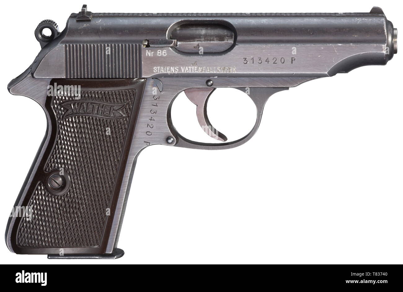Un Walther PP ZM, svedese delle centrali idroelettriche circa 1944, modello 6, cal. 7,65 mm, n. 313420P. I numeri corrispondenti. Foro luminoso. Prova mark eagle/N. Presa lungo sperone, Nessun tallone sulla guardia/telaio. I contrassegni di produzione. Iscrizione standard. Sulla destra della diapositiva inventario segno "Nr 86 / Statens Vattenfallsverk" per la forza di sicurezza della svedese delle centrali idroelettriche. Completare originale, leggermente prugna-finitura colorata con il minimo dei segni di utilizzo. Marrone scuro impugnatura in plastica pannelli. Rivista corretta senza estensione. Estremamente rare e sough, Additional-Rights-Clearance-Info-Not-Available Foto Stock