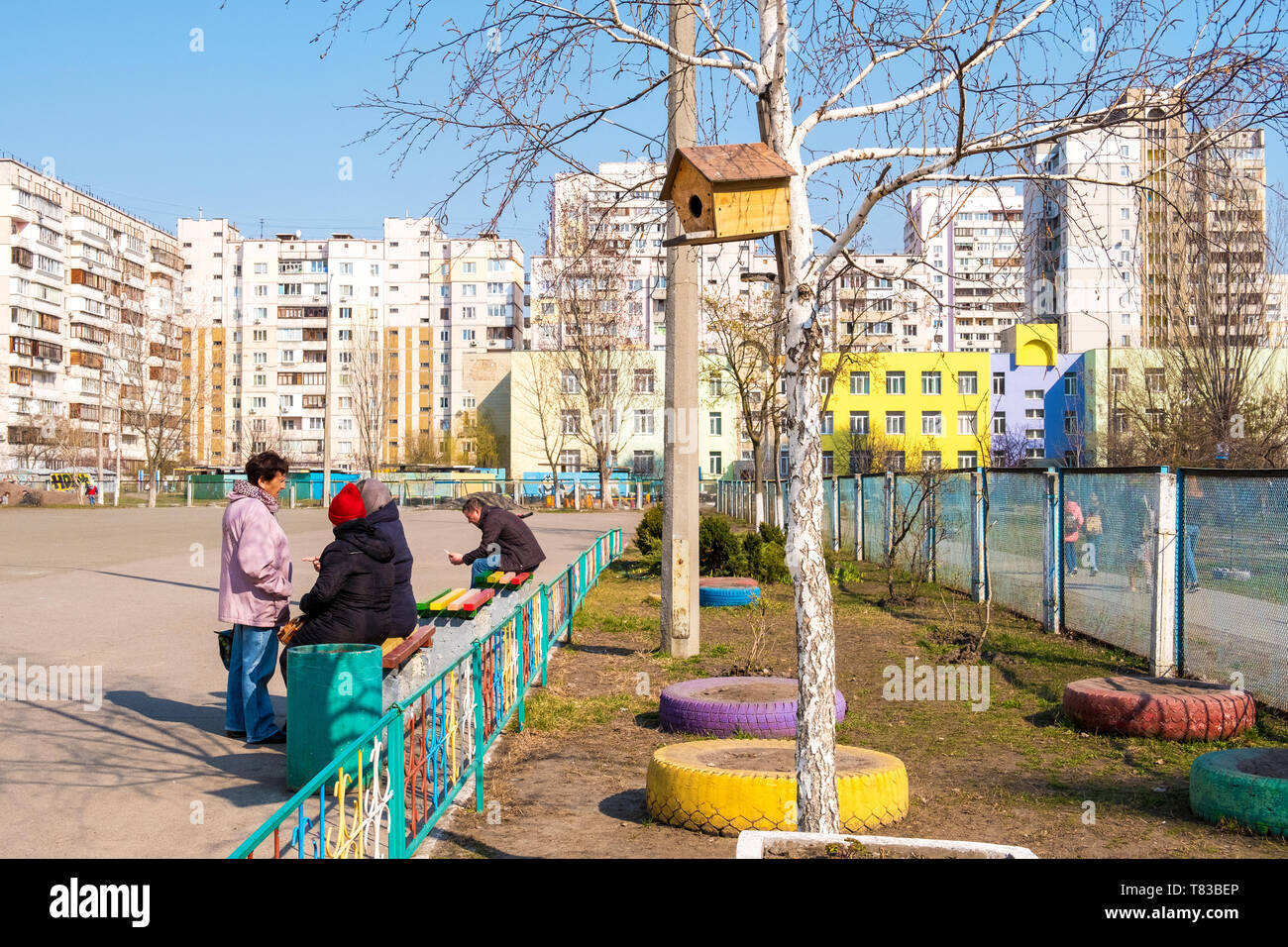 Kiev, Ucraina - 06 Aprile, 2019: Cityscape su Poznyaki zona residenziale nel quartiere Darnitskiy di Kiev, Ucraina Foto Stock