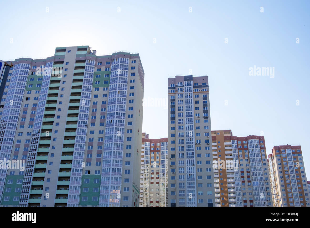 Kiev, Ucraina - 06 Aprile, 2019: Nuovi edifici su Poznyaki zona residenziale nel quartiere Darnitskiy di Kiev, Ucraina Foto Stock