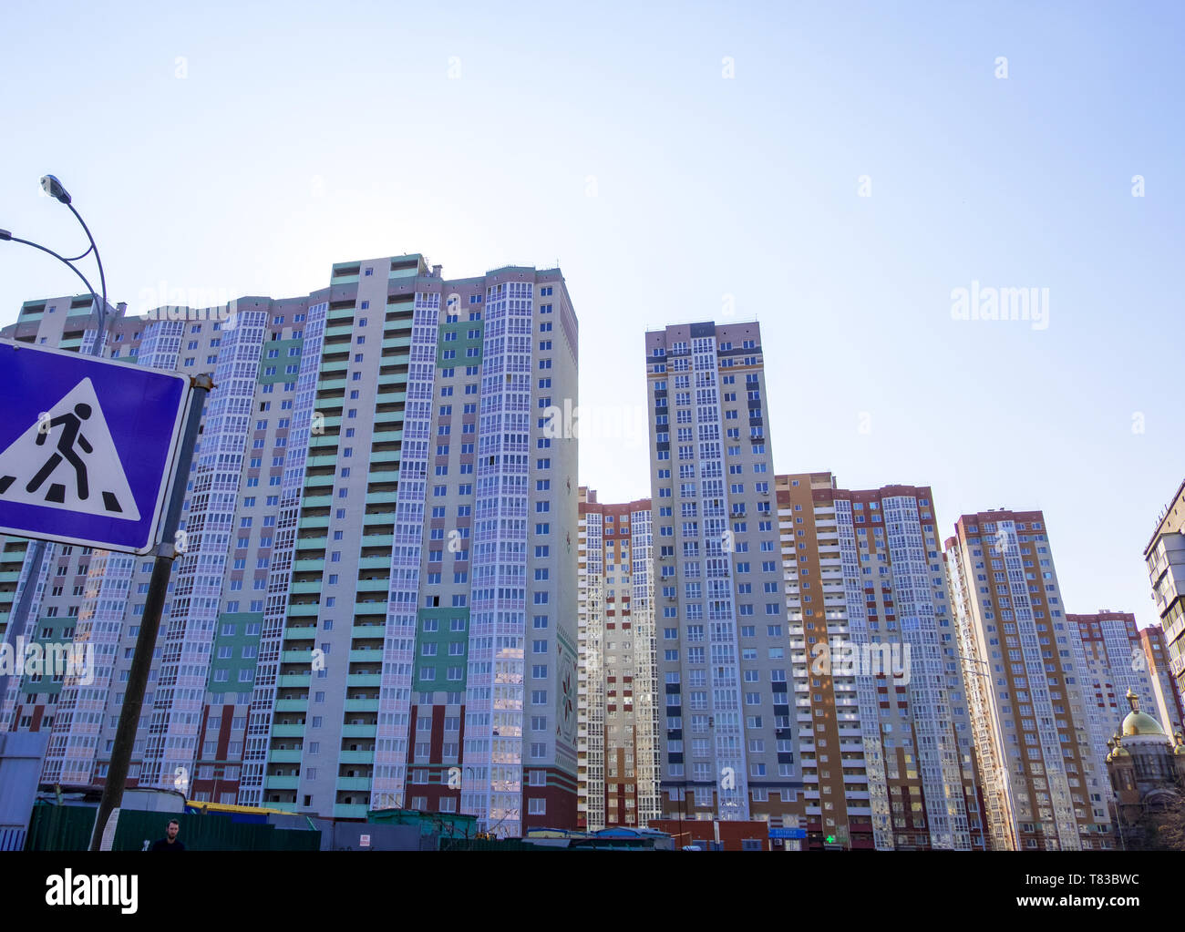 Kiev, Ucraina - 06 Aprile, 2019: Nuovi edifici su Poznyaki zona residenziale nel quartiere Darnitskiy di Kiev, Ucraina Foto Stock