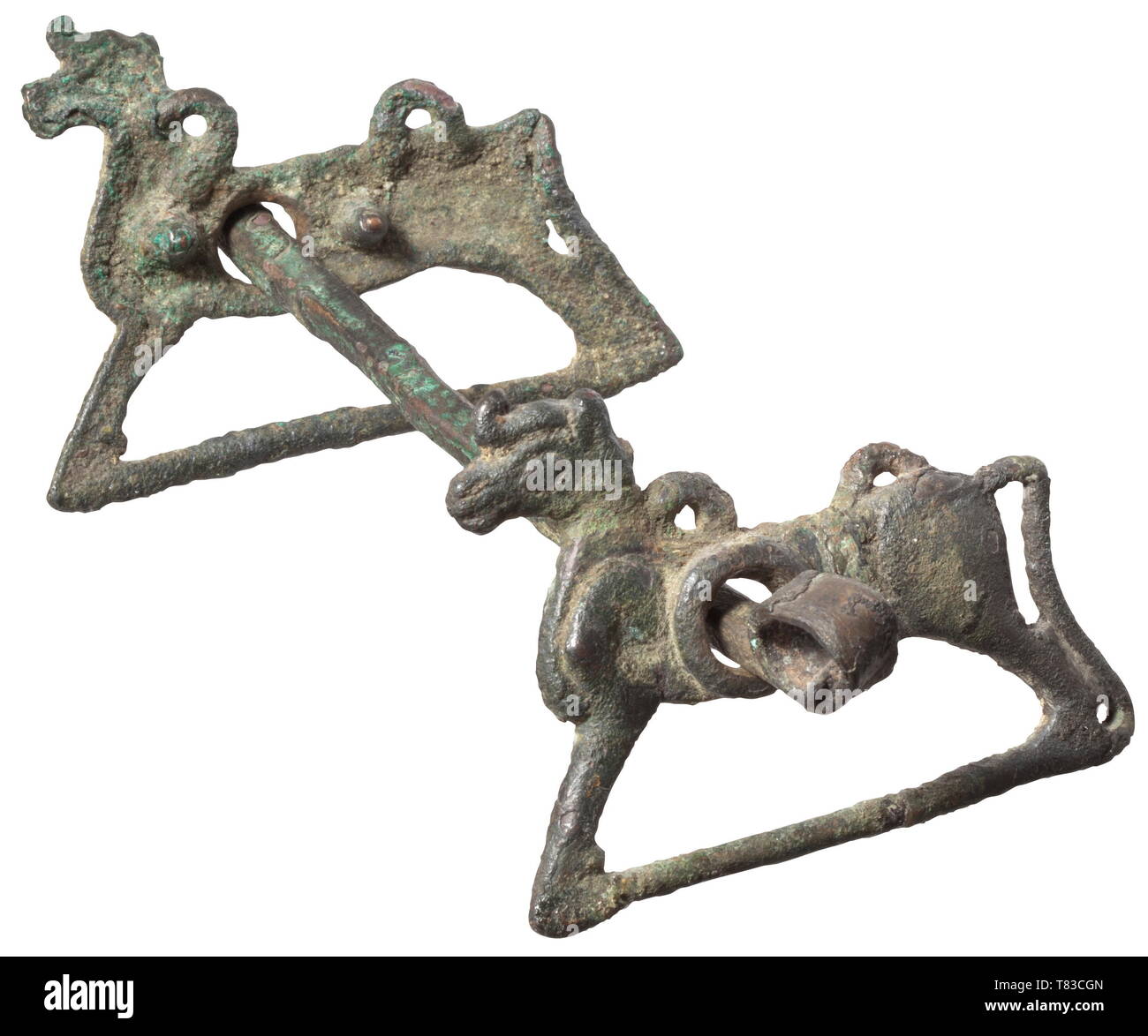 Un bronzo Luristan snaffle bit circa 1000 - 650 BC. Nero-patina verde. Rettangolare piana e boccaglio con terminali a spirale. Mobile, calco lati, ciascuno dei quali ha la forma di un cavallo con due punte coniche all'interno. Più tardi su base di legno. Larghezza di snaffle bit 20 cm. Provenienza: Böblingen collezione privata, settanta. storica, storica mondo antico, Additional-Rights-Clearance-Info-Not-Available Foto Stock