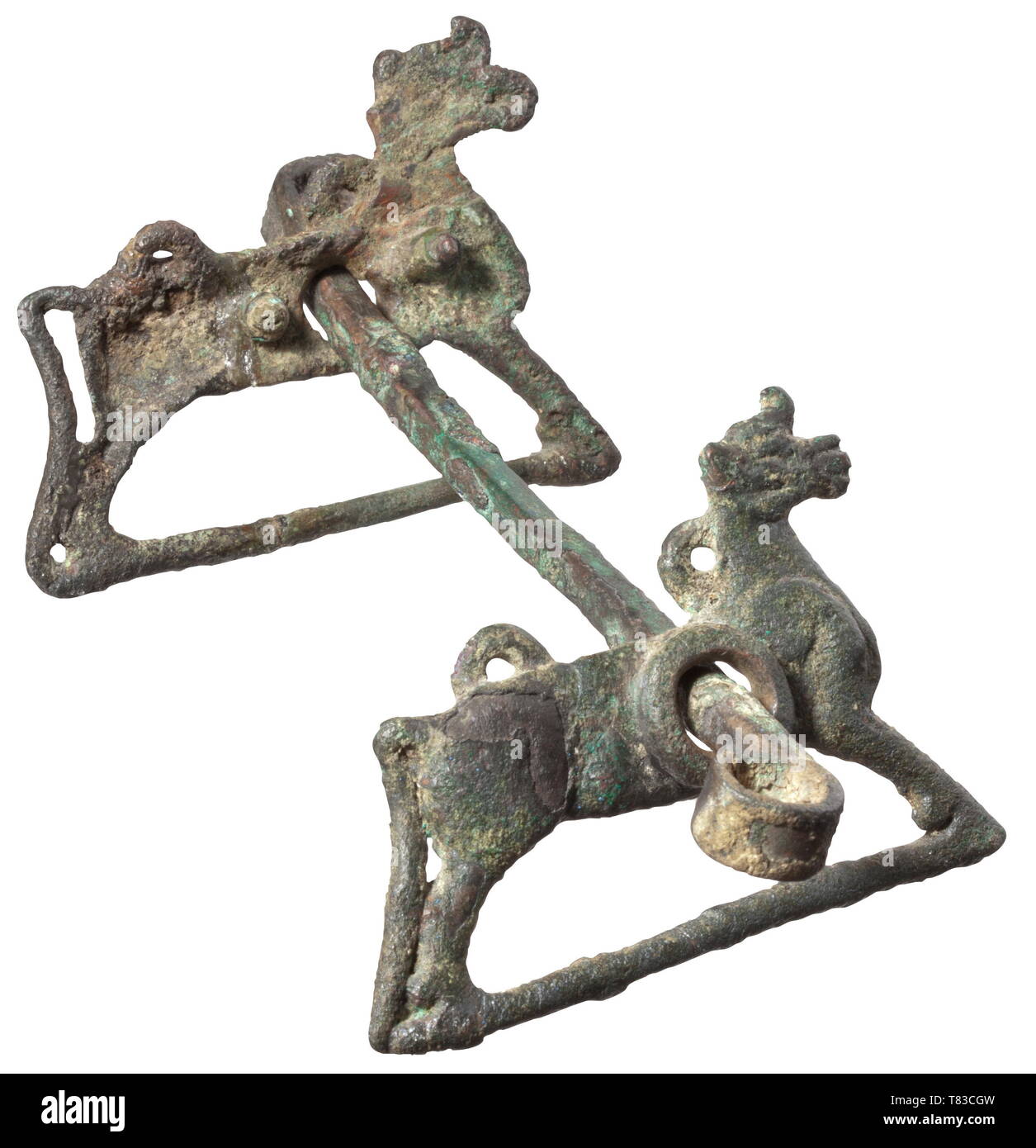 Un bronzo Luristan snaffle bit circa 1000 - 650 BC. Nero-patina verde. Rettangolare piana e boccaglio con terminali a spirale. Mobile, calco lati, ciascuno dei quali ha la forma di un cavallo con due punte coniche all'interno. Più tardi su base di legno. Larghezza di snaffle bit 20 cm. Provenienza: Böblingen collezione privata, settanta. storica, storica mondo antico, Additional-Rights-Clearance-Info-Not-Available Foto Stock