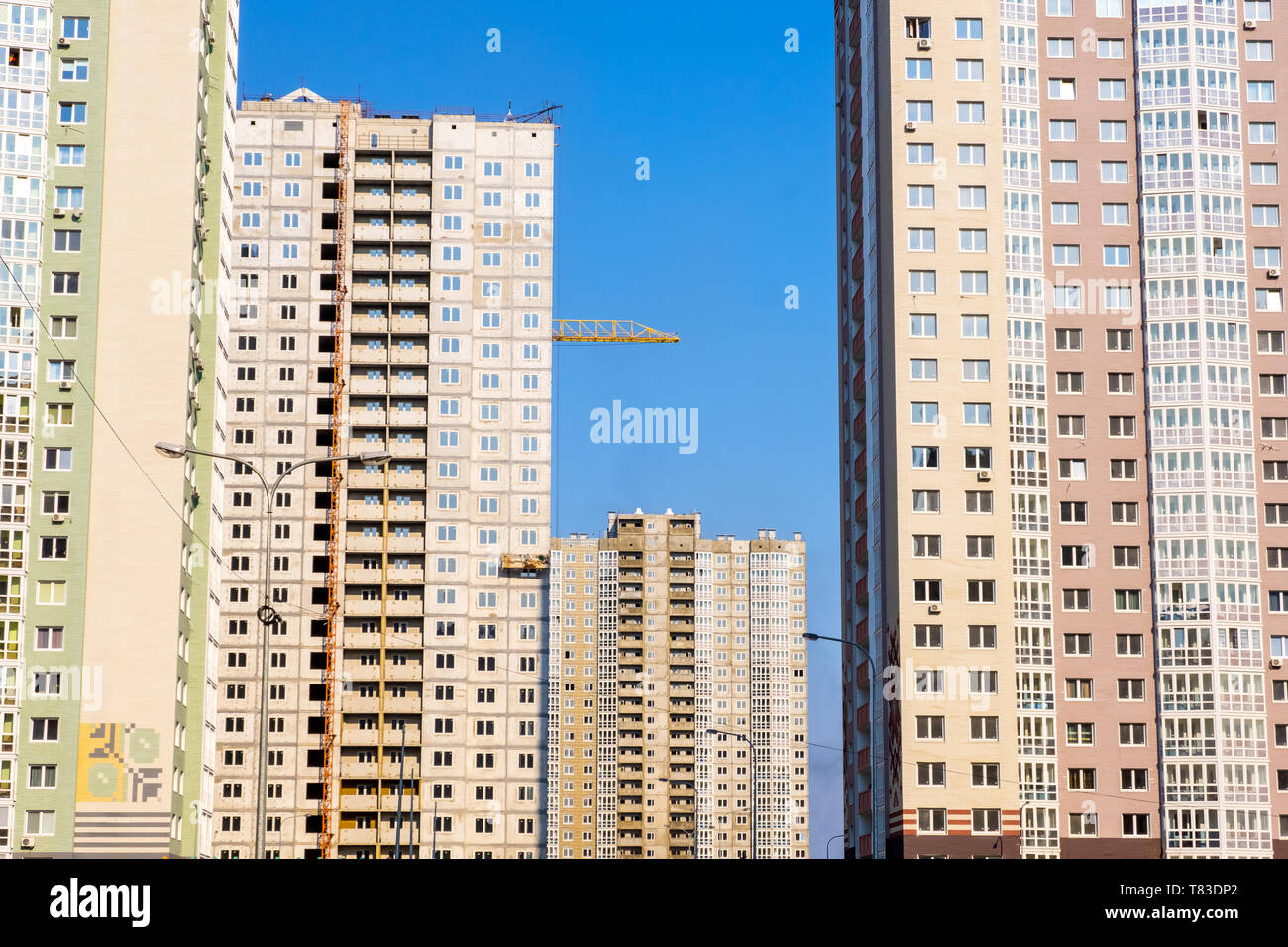 Kiev, Ucraina - 06 Aprile, 2019: Nuovi edifici su Poznyaki zona residenziale nel quartiere Darnitskiy di Kiev, Ucraina Foto Stock