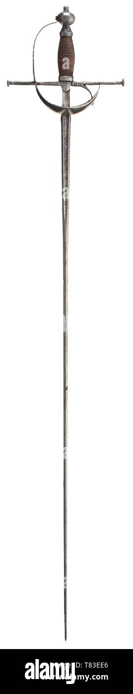 Una coppa di Spagna-elsa rapier 1a metà del XVIII secolo. Sottile Lama di spinta, firmato "Heinrich coll' entro le gualchiere. Coppa di ferro-elsa miscelazione nel fuso a snodo-bow con semplice rocaille incisione. Extended quillons. Impugnatura con ghiere in ferro e legato con filo di rame. Sfera sfaccettati pomo con rivetto piccolo in alto. Lunghezza 117 cm. storica, storica, spada, spade, armi, armi, arma, braccio, dispositivo di combattimento, militare, militaria, oggetto, oggetti, alambicchi, clipping, clippings, tagliate, cut-out, ritagli arma da mischia, armi da mischia, metallo, xviii cen, Additional-Rights-Clearance-Info-Not-Available Foto Stock