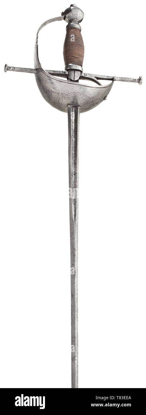 Una coppa di Spagna-elsa rapier 1a metà del XVIII secolo. Sottile Lama di spinta, firmato "Heinrich coll' entro le gualchiere. Coppa di ferro-elsa miscelazione nel fuso a snodo-bow con semplice rocaille incisione. Extended quillons. Impugnatura con ghiere in ferro e legato con filo di rame. Sfera sfaccettati pomo con rivetto piccolo in alto. Lunghezza 117 cm. storica, storica, spada, spade, armi, armi, arma, braccio, dispositivo di combattimento, militare, militaria, oggetto, oggetti, alambicchi, clipping, clippings, tagliate, cut-out, ritagli arma da mischia, armi da mischia, metallo, xviii cen, Additional-Rights-Clearance-Info-Not-Available Foto Stock