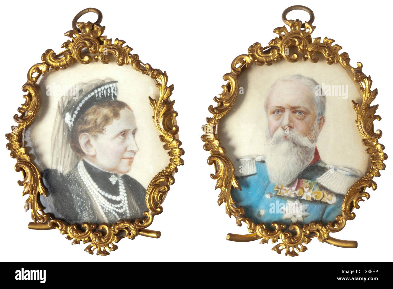 Il Granduca Friedrich I (1826 - 1907) - il suo personale sigillo, ritratti in miniatura etc. La guarnizione di tenuta sotto forma di una lettera di avorio assolcatore con testa di leone, la guarnizione di tenuta in ottone matrice incisa con il monogramma coronato 'F', lunghezza 25,5 cm. Con la conferma scritta e scheda di inventario del principe Alfons della Baviera, che lo hanno ricevuto in dono dal granduca. Anche un grande ritratto fotografia del granduca in uniforme, quattro cartes de visite e completo di programmi per la visita del Granduca e la Granduchessa di Monaco di Baviera nel 1908 e 1914, un coppia di pape, Additional-Rights-Clearance-Info-Not-Available Foto Stock