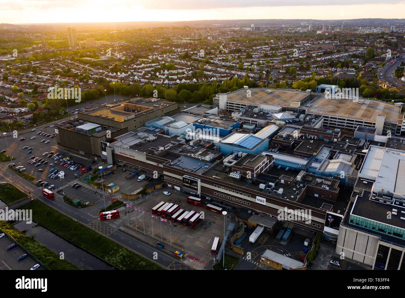 Il Brent Cross Shopping Centre al tramonto, London, Regno Unito Foto Stock