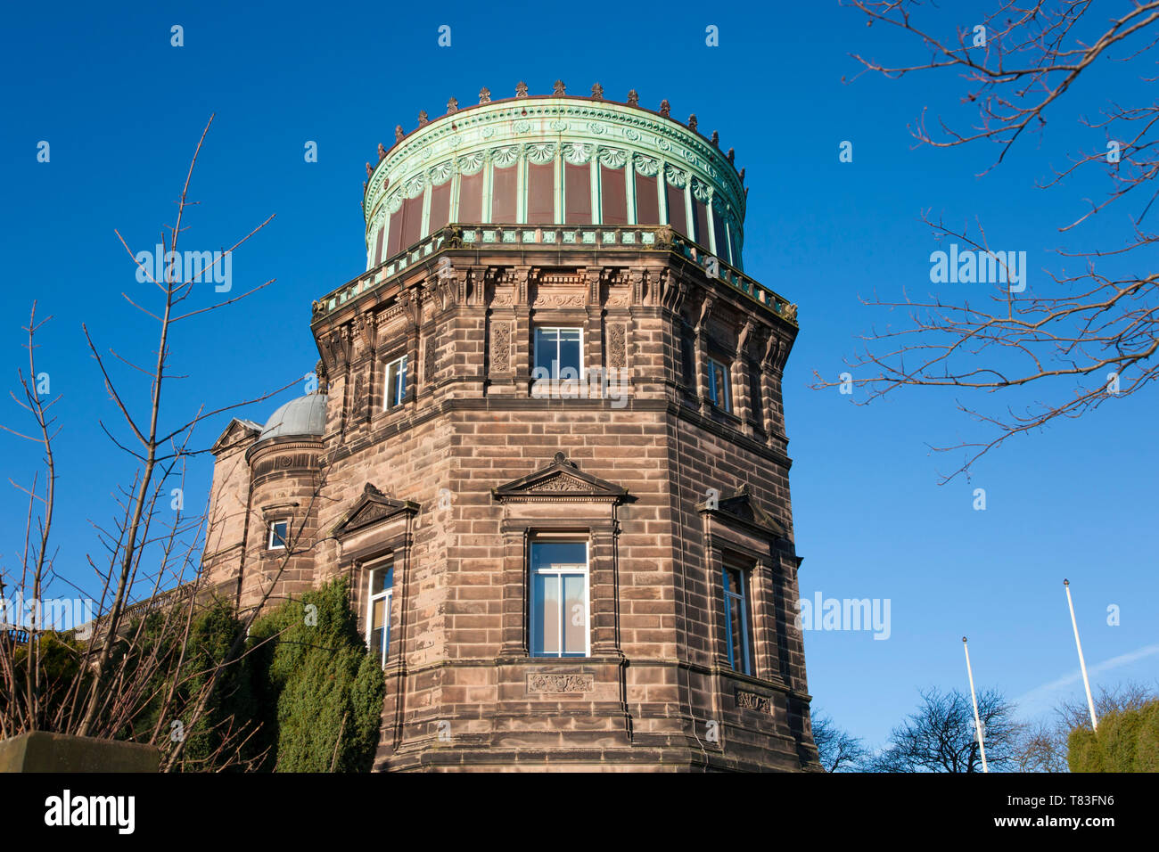 Edinburgh, città di Edimburgo in Scozia. Il rame-cupola torre est del Royal Observatory, Blackford Hill. Foto Stock
