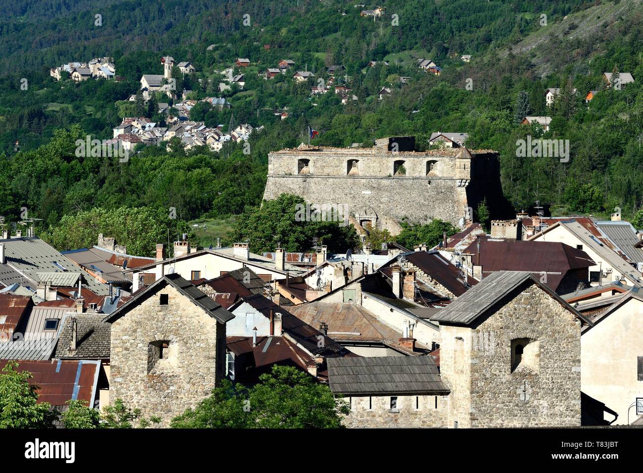 Francia, Alpes de Haute Provence, Parc national du Mercantour (Parco Nazionale del Mercantour) e Vallée du Haut Verdon, Colmars les Alpes fortificato da Vauban nel tardo XVII secolo, la piazza redoubt di Fort de France costruito a sud del villaggio Foto Stock
