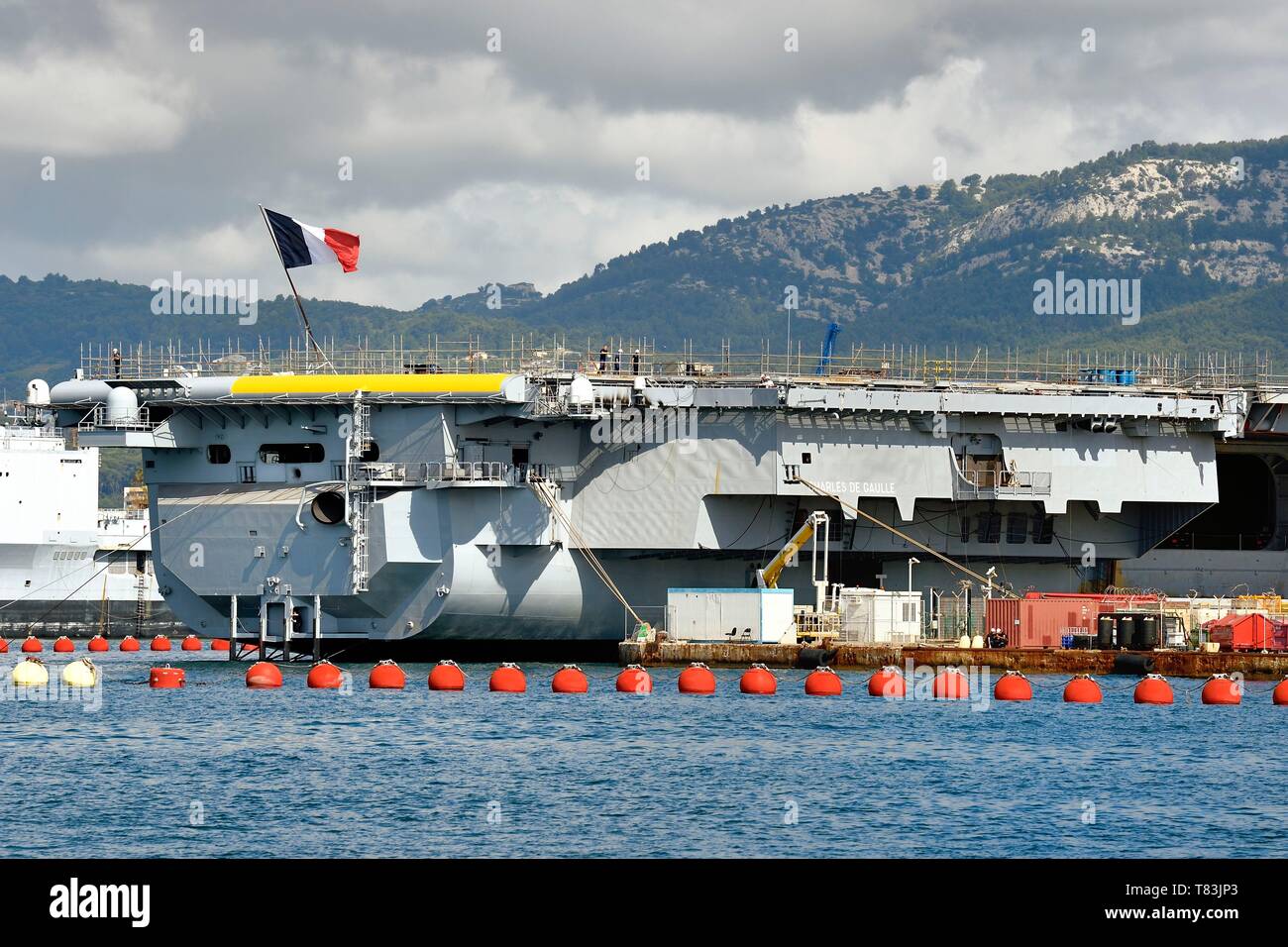 Francia, Var, Tolone, la base navale (Arsenale), il Charles de Gaulle nuclear powered portaerei sulla metà del rinnovamento di vita Foto Stock
