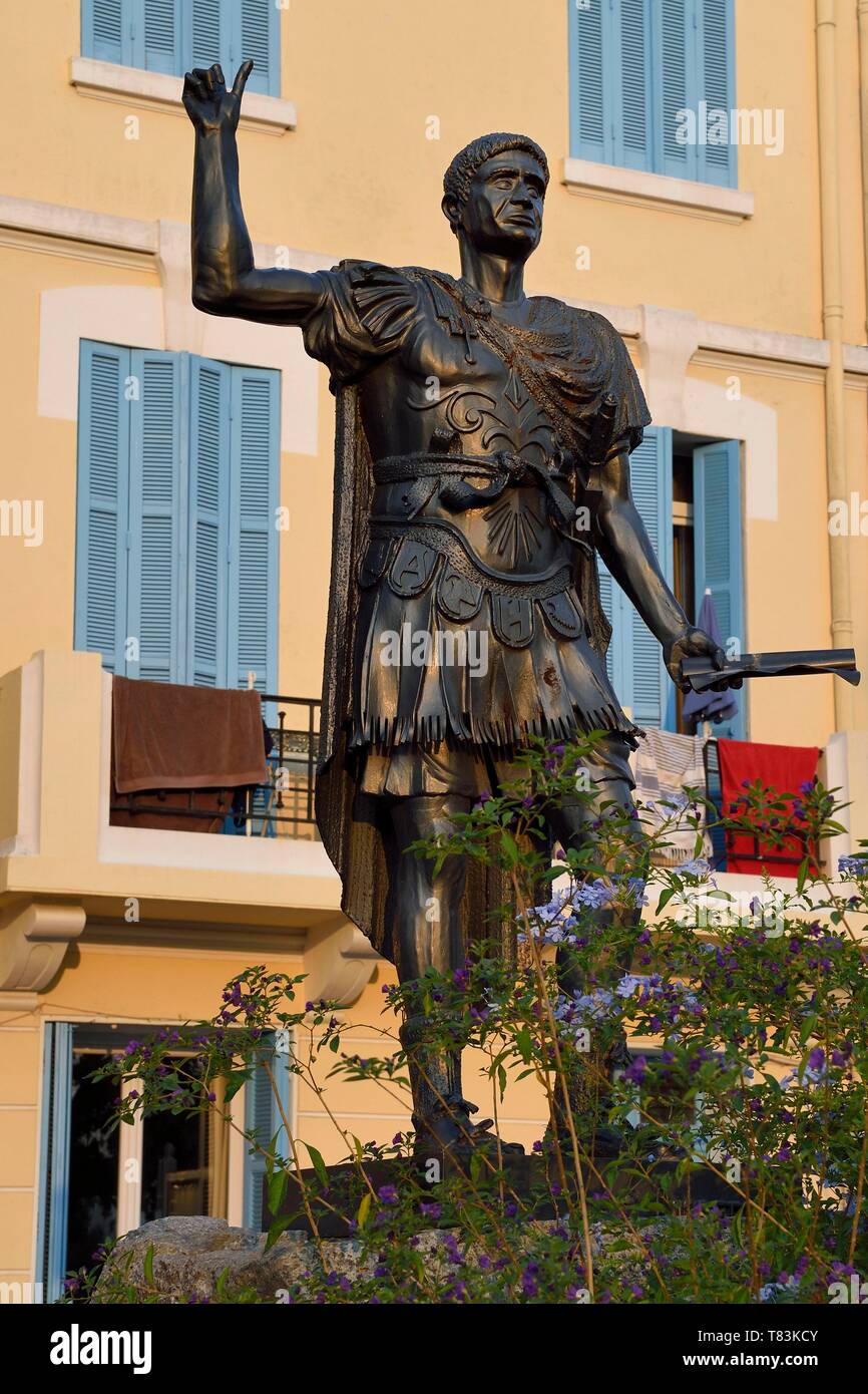 Francia, Var, Frejus, Forum Julii, statua di Giulio Agricola, il generale romano nato a Frejus (intorno all'anno 40) Foto Stock