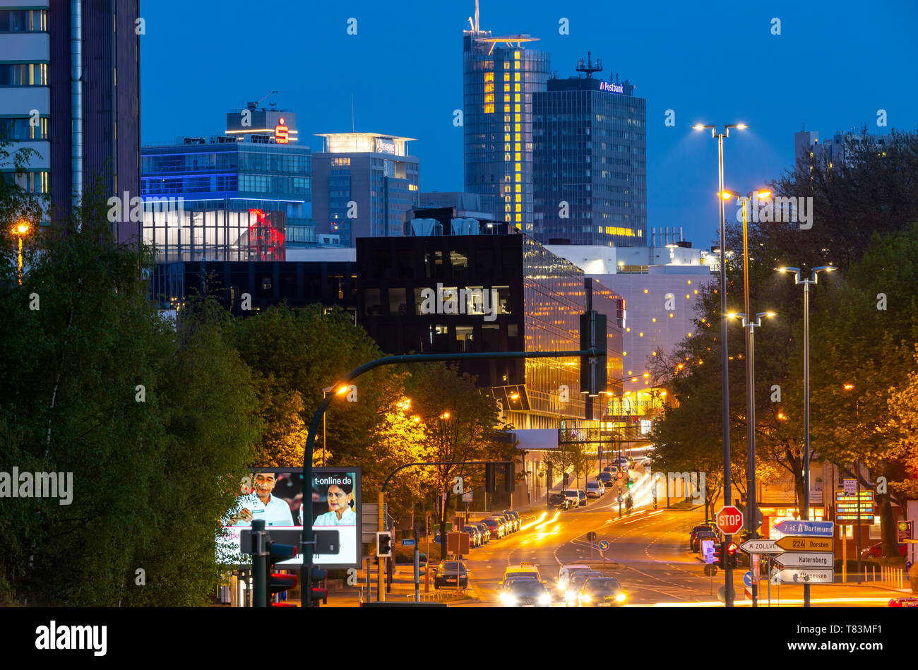 Germania, Essen, centro città, Segerothstrasse, RWE Tower, centro commerciale piazza Limbecker Platz, Funke Mediengruppe, Postbank, azienda Evonik, Sparkasse, Foto Stock