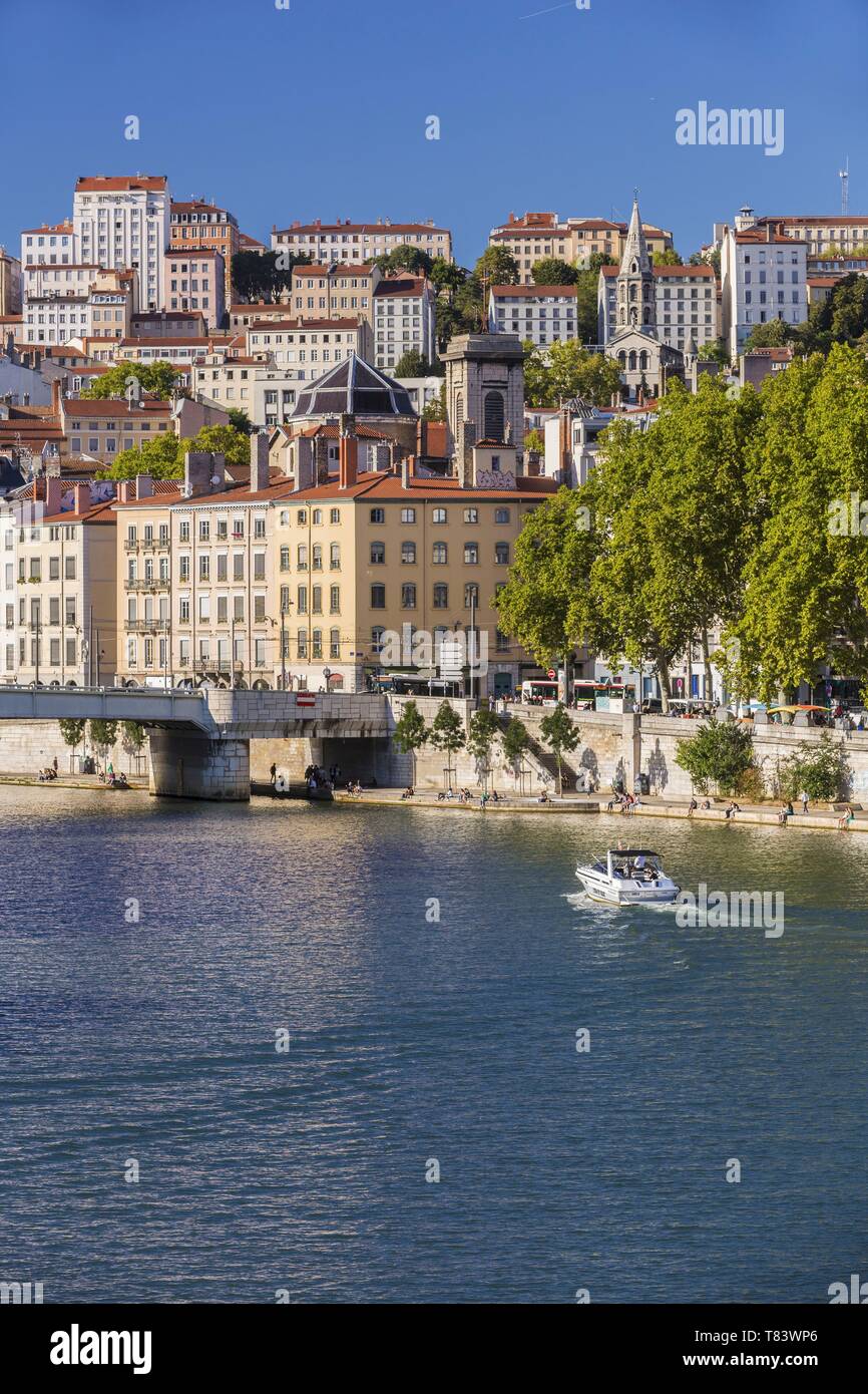 Francia, Rhone, Lione, storico sito elencato come patrimonio mondiale dall' UNESCO, il fiume Saone con una vista del quartiere Croix-Rousse, il ponte Pont de la Feuillée e chiesa Bon-Pasteur Foto Stock