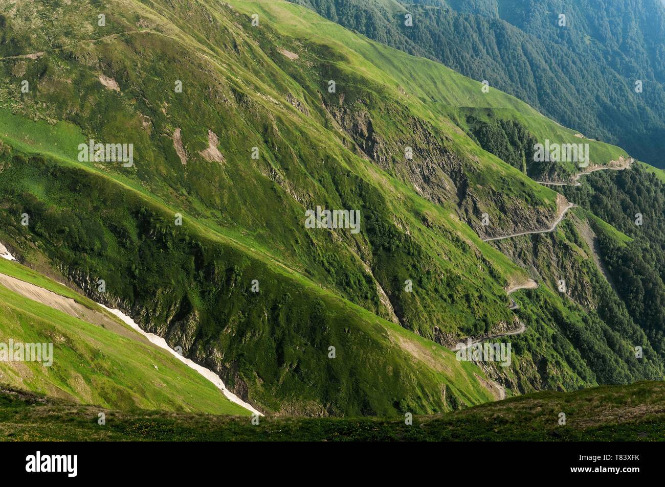 La Georgia, regione di Kakheti, famose Gorges di Alazani, pizzo via per il Col d'Abano (2826m) che permette il passaggio tra Kakheti e regioni Touchetie Foto Stock