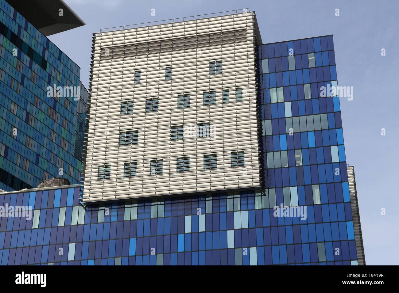 LONDON, Regno Unito - 6 Luglio 2016: architettura moderna del Royal Hospital di Londra nel Regno Unito. Psx è parte di Barts Health NHS Trust. Foto Stock