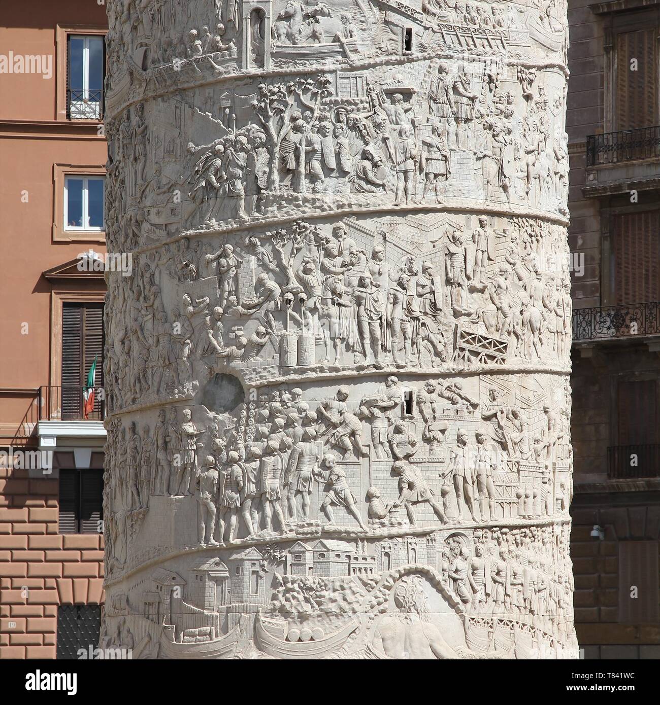 Roma, Italia - la famosa Colonna di Traiano. Il vecchio monumento. Composizione quadrata. Foto Stock