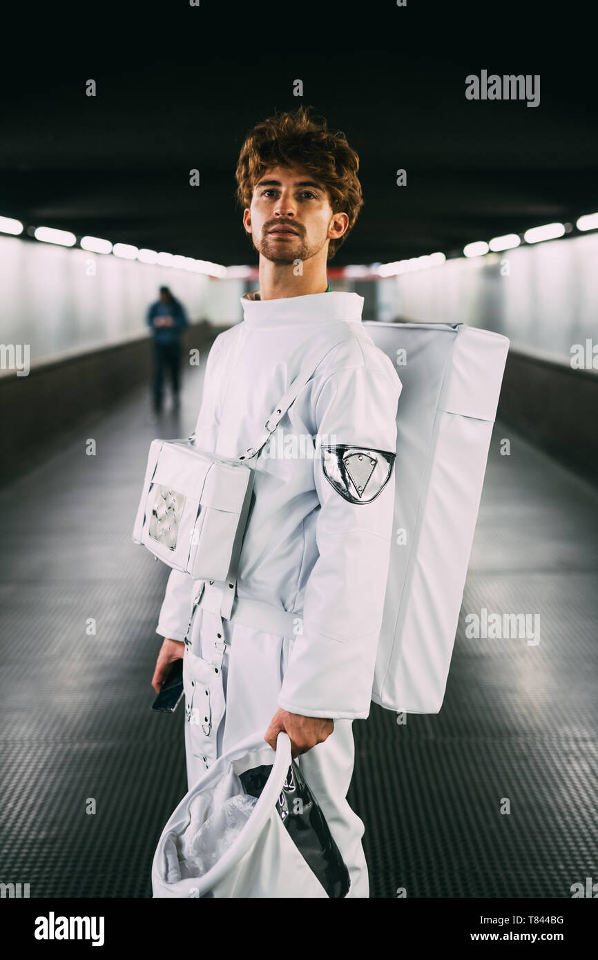 Astronauta sul ponte di coperta Foto Stock