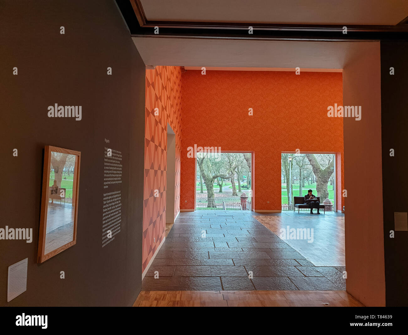 Manchester, Regno Unito - 19 Febbraio 2019: interni di Whitworth Art Gallery di Manchester rivolta verso Whitworth Park. Foto Stock