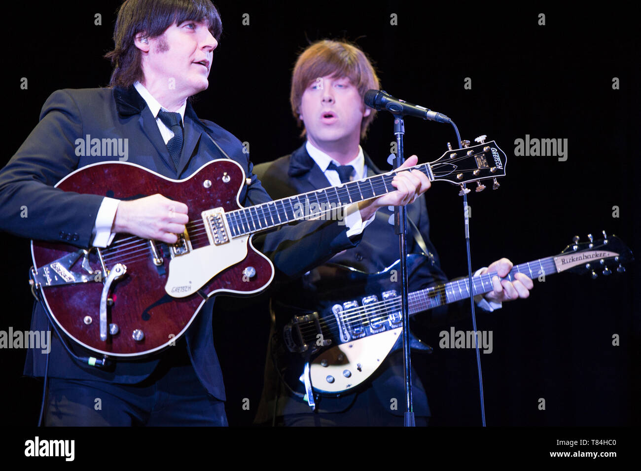 Glasgow, Regno Unito. Il 10 maggio 2019. LET IT BE, il Musical. L'iconico la musica dei Beatles con Let it be, il nuovo spettacolare concerto jam-packed con oltre 40 dei Beatles" greatest hits! Diretto dal West End, questo hit internazionale mostra celebra il retaggio del mondo la più grande rock 'n' roll band. Rivivendo i Beatles' aumento meteorica dal loro umili inizi ad altezze di beatlemania con esibizioni dal vivo dei primi brani tra cui Twist and Shout e vi ama nonché global mega-hits ieri, Hey Jude, si incontrano e si va. Credito: Colin Fisher/Alamy Live News Foto Stock