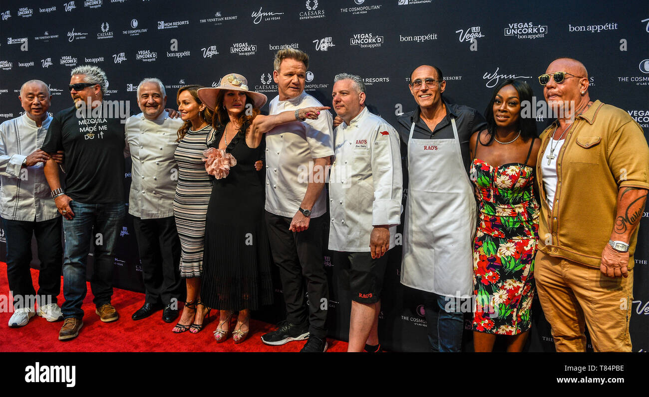 Las Vegas, NV, Stati Uniti d'America. Il 10 maggio, 2019. Guy fieri, Guy Savoy, Giada De Laurentiis, Gordon Ramsay, Lisa Vanderpump, Dino Gatto, Frank Pellegrino Jr., Steve Martorano presso il Grand Tasting durante il XIII annuale UncorkÕd Las Vegas Dal Bon AppŽtit al Giardino degli dèi piscina Oasis al Caesars Palace il 10 maggio 2019. Credito: Damairs Carter/media/punzone Alamy Live News Foto Stock
