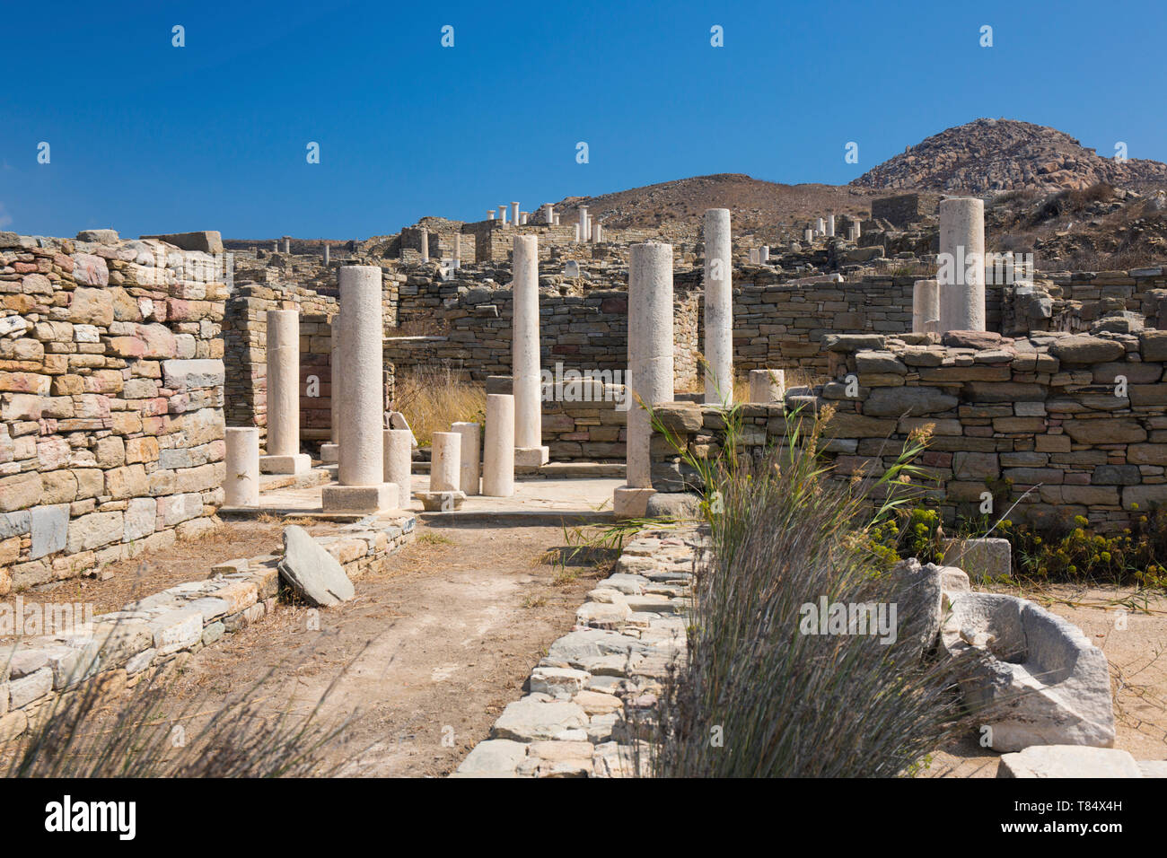Delos, Mykonos, Egeo Meridionale, Grecia. Reperti archeologici sulle pendici del monte Kynthos. Foto Stock