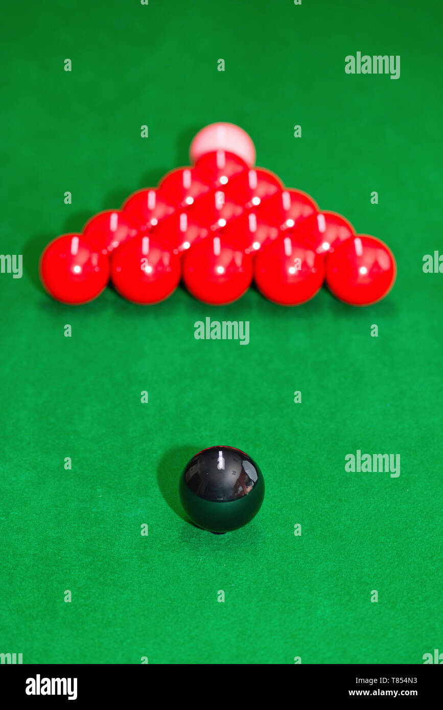 Palle da biliardo in posizione di partenza Foto Stock