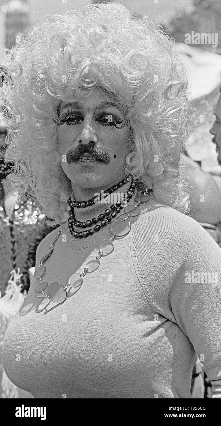 Marcher in Gay Pride Parade in San Francisco, Giugno 1977 Foto Stock