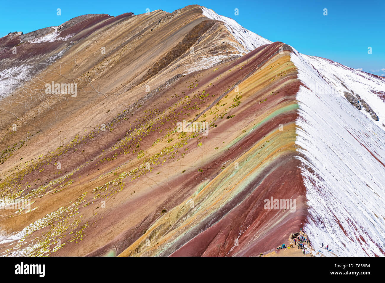 Paesaggio intorno al percorso di trekking in Vinicunca, regione di Cusco, Perù. Montana de Siete Colores, o Rainbow Montagna. e Red Valley. Foto Stock