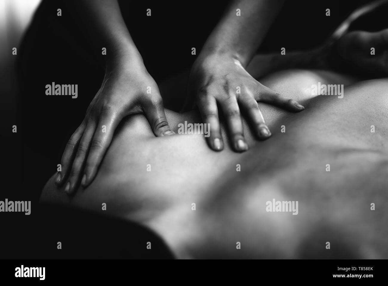 Massaggio della spalla Foto Stock