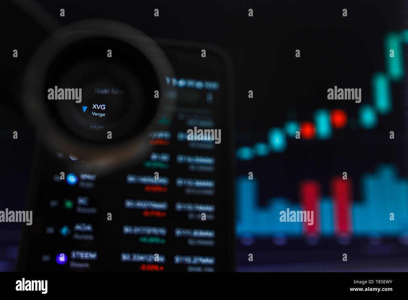 SAN FRANCISCO, STATI UNITI - 9 Maggio 2019: un grafico di tendenza crescente di XVG orlo Cryptocurrency. L'illustrazione delle candele verde bar di tendenza di sollevamento, San Fran Foto Stock