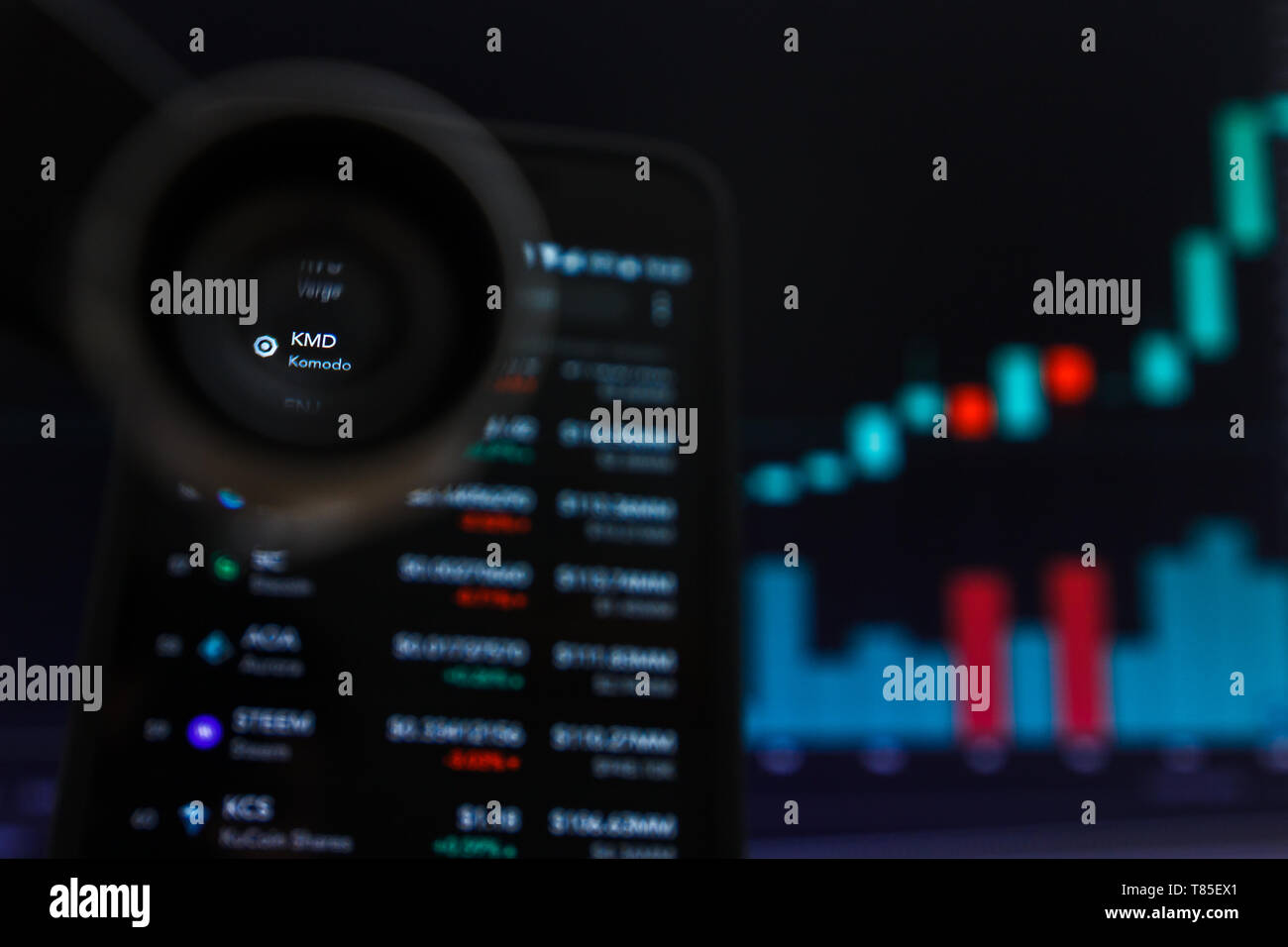 SAN FRANCISCO, STATI UNITI - 9 Maggio 2019: un grafico di tendenza crescente di KMD Cryptocurrency Komodo. L'illustrazione delle candele verde bar di tendenza di sollevamento, San Fra Foto Stock