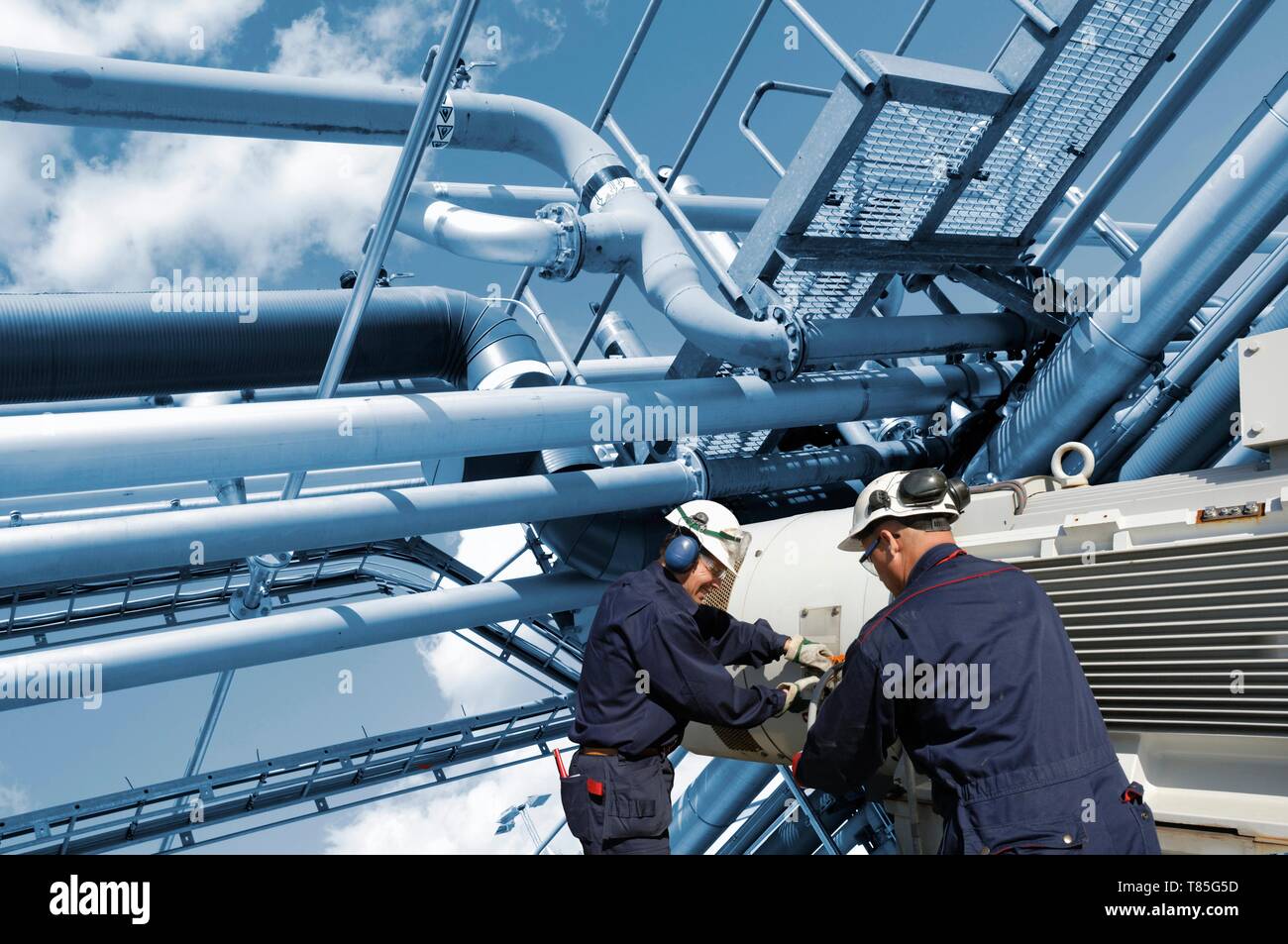 Lavoratori di raffineria Foto Stock