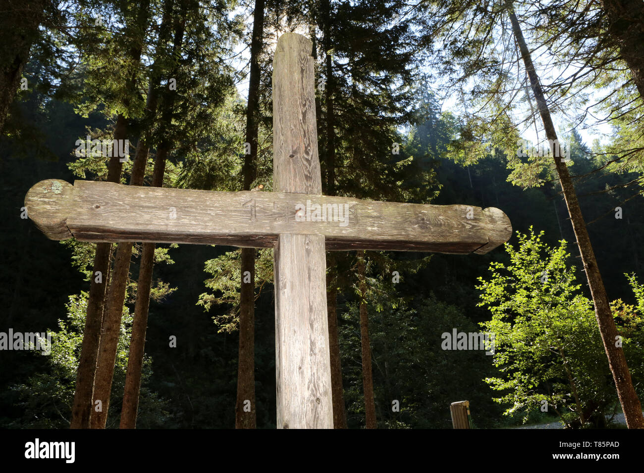 Croix. Chemin de Croix. Les Contamines-Montjoie. Foto Stock