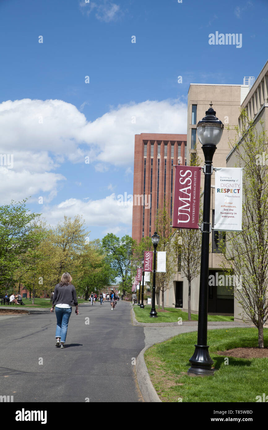 Il campus della University of Massachusetts in Amherst, su una soleggiata giornata di primavera. Foto Stock