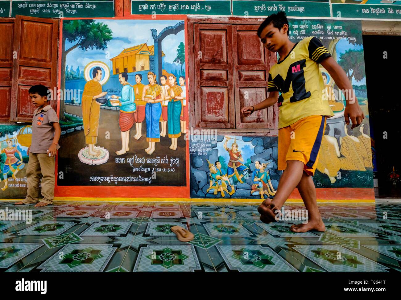 Cambogia, Phnom Sampeau, Battambang, tempio buddista, pittura murale Foto Stock