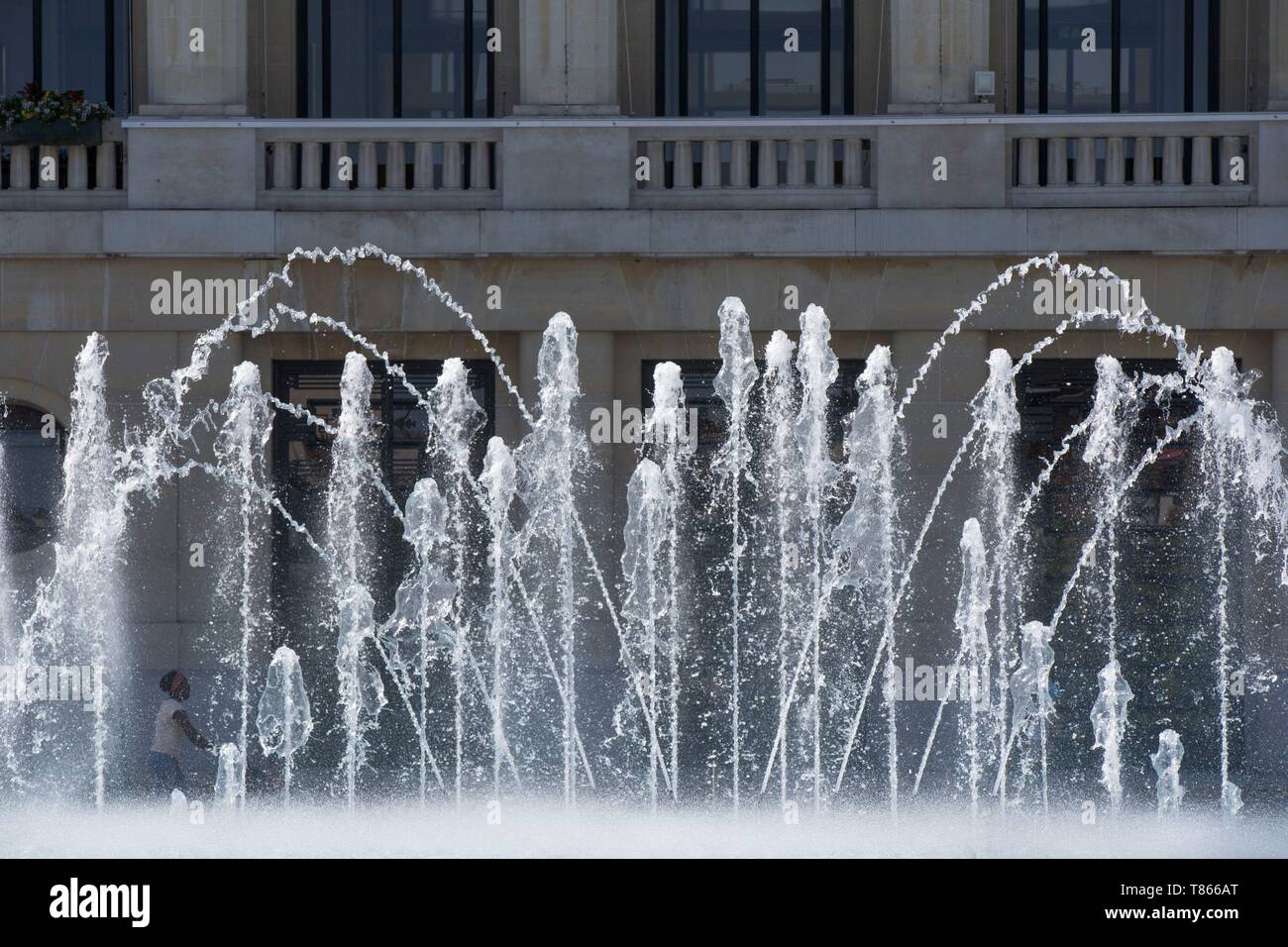 Francia, Hauts de Seine, Puteaux, Municipio e lavabo Foto Stock