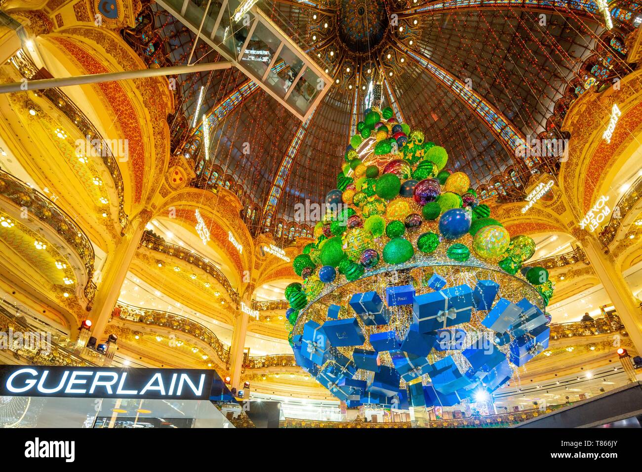 Francia, Parigi, il grand magasin des la Galery Lafayettes, l albero di Natale Foto Stock