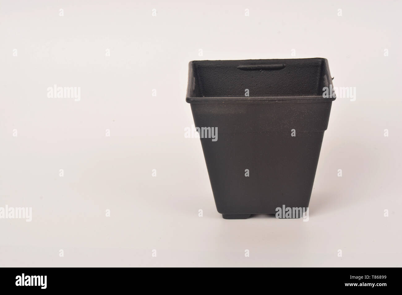 Vaso, il vaso di fiori, o pianta del vaso è un contenitore in cui i fiori e altre piante sono coltivate e visualizzato. Storicamente, e ancora a un signifi Foto Stock