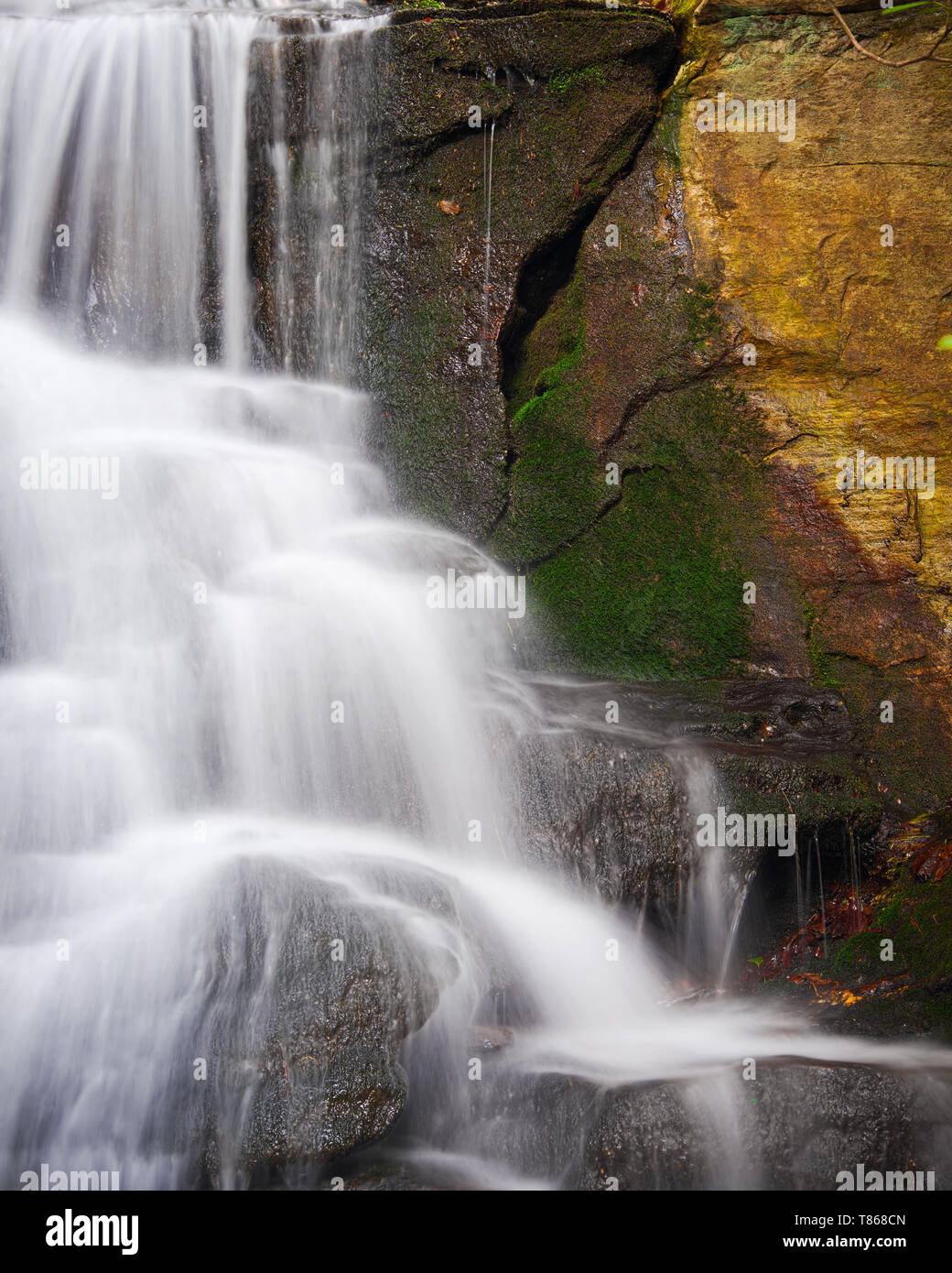 Base della cascata superiore cascata in Hanging Rock State Park, North Carolina, Scenic natura fotografia paesaggio. Foto Stock