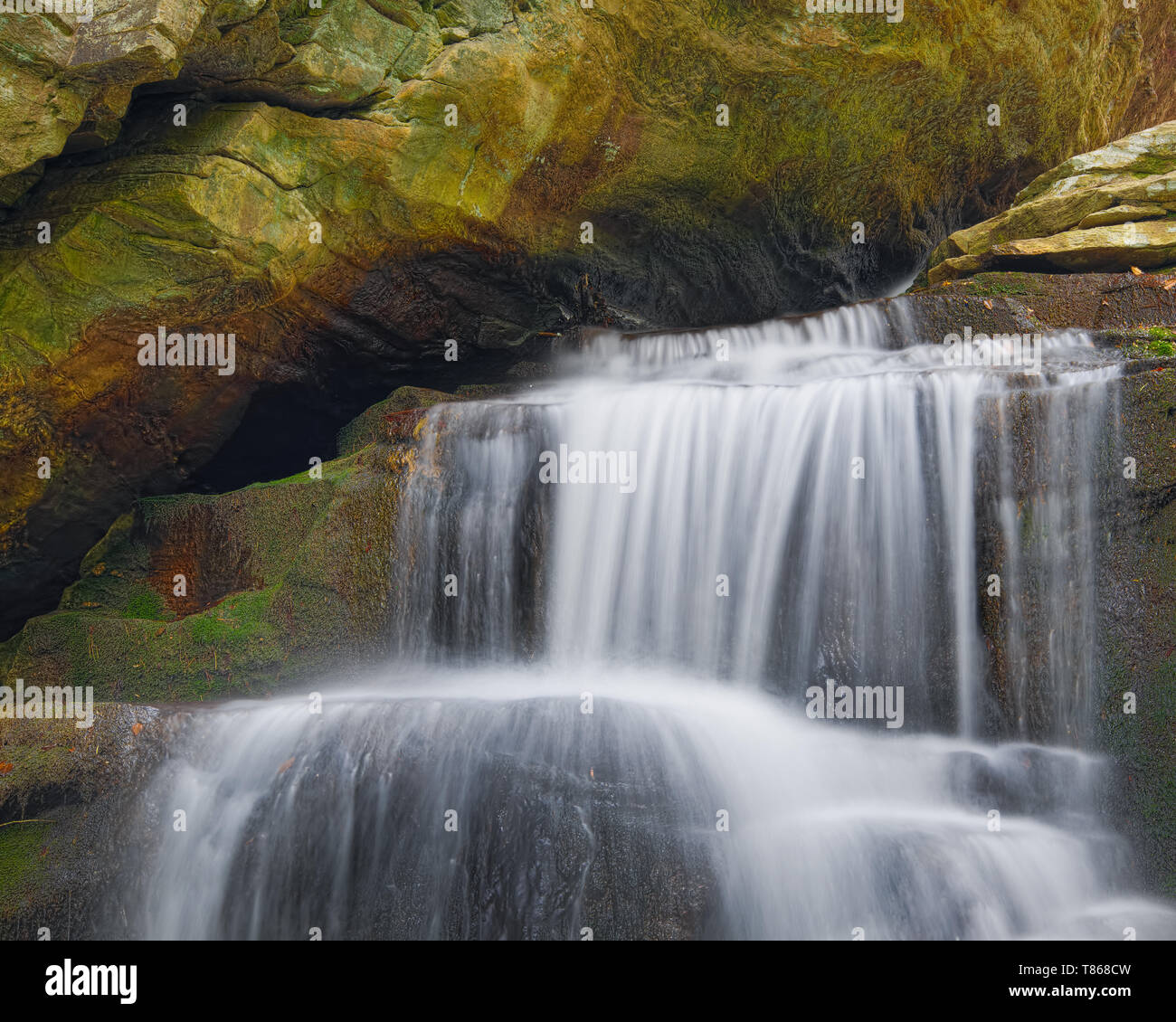 Base della cascata superiore cascata in Hanging Rock State Park, North Carolina, Scenic natura fotografia paesaggio. Foto Stock