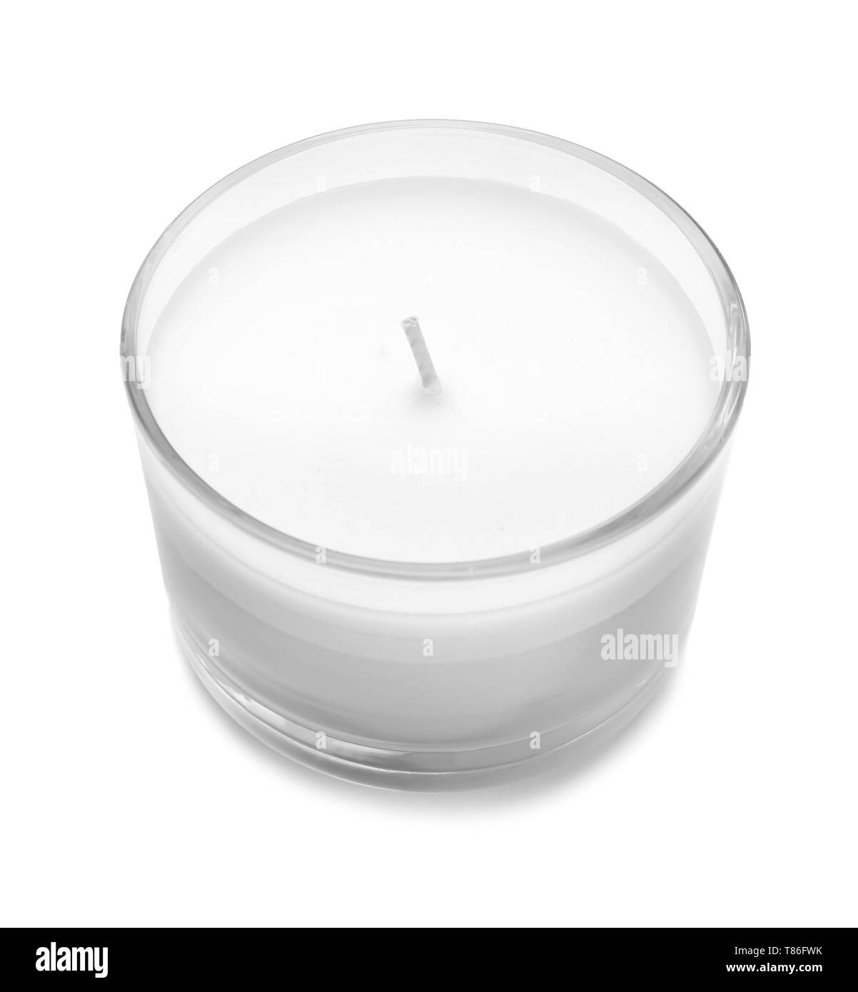 Bella candela nel supporto su sfondo bianco Foto Stock