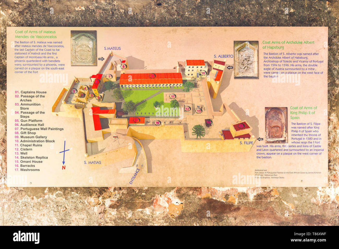 Una mappa di Fort Jesus su un muro di pietra che mostra i principali punti di interesse all'interno della fortezza, Mombasa, in Kenya Foto Stock