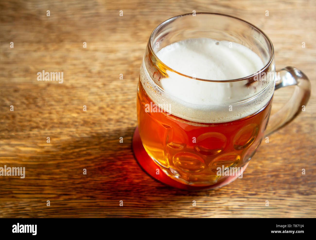 Tazza di vetro di birra Foto Stock