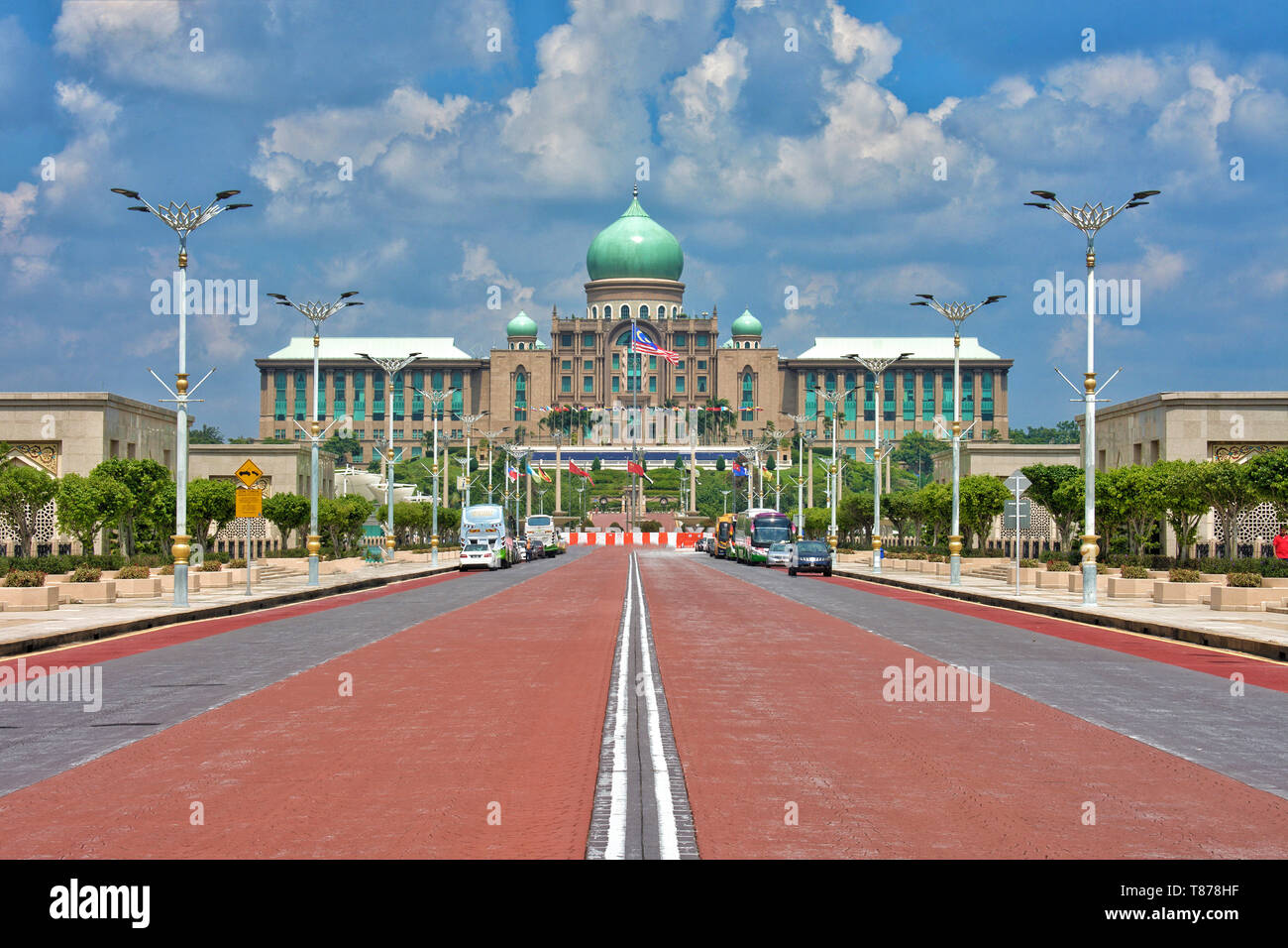 Il primo ministro dell'ufficio accanto alla Moschea di Putra, Kuala Lumpur, Malesia Foto Stock