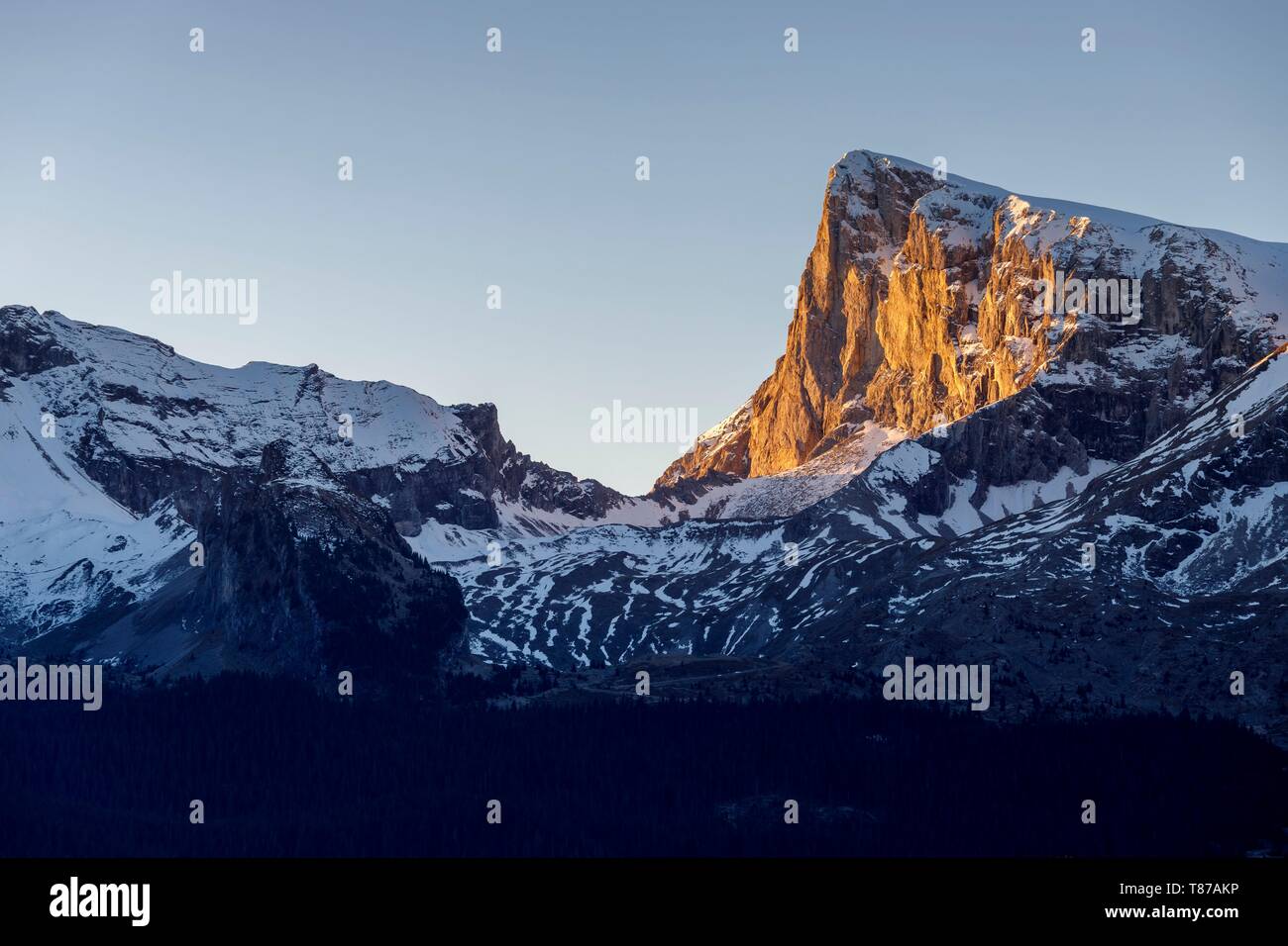 Francia, Hautes Alpes, il massiccio del Dévoluy, Saint Etienne en Dévoluy, il Picco di Bure (2709m) Foto Stock