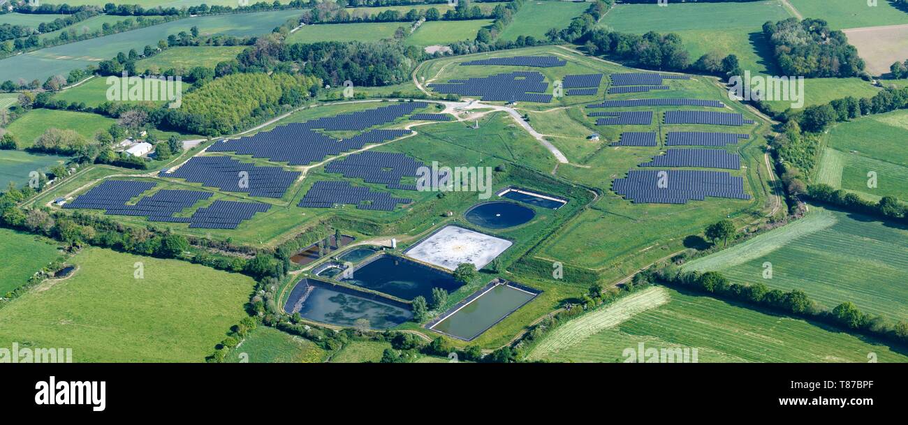 Francia, Vendee, La Roche sur Yon, energia fotovoltaica impianto (vista aerea) Foto Stock